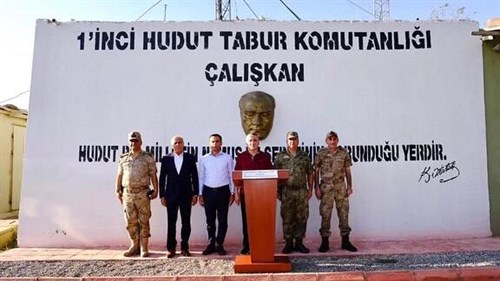 Valimiz Sayın Osman BİLGİN ile Kaymakamımız Sayın Cihat KOÇ, Çalışkan 1'inci Hudut Tabur Komutanlığını ziyaret etti. 